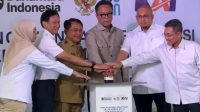 COO Danantara Indonesia, Dony Oskaria, meresmikan reaktivasi jalur kereta api di Stasiun Kayu Tanam, Sumatera Barat.