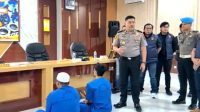Konferensi pers Kapolres Solok Selatan terkait penangkapan dua pelaku pembunuhan lansia.