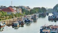 Wali Kota Padang meninjau rencana revitalisasi dan integrasi kawasan Sungai Batang Arau dengan Kota Tua.