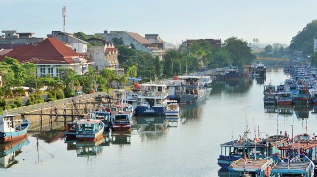 Wali Kota Padang meninjau rencana revitalisasi dan integrasi kawasan Sungai Batang Arau dengan Kota Tua.