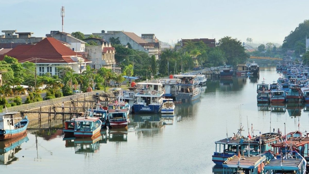 wali-kota-padang-integrasikan-penataan-kawasan-sungai-batang-arau Wali Kota Padang meninjau rencana revitalisasi dan integrasi kawasan Sungai Batang Arau dengan Kota Tua.