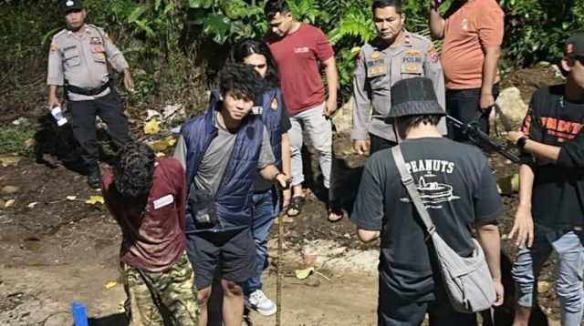 Polisi mengamankan barang bukti hasil curian komponen alat deteksi dini banjir (EWS) dari tangan pelaku di Kota Padang.
