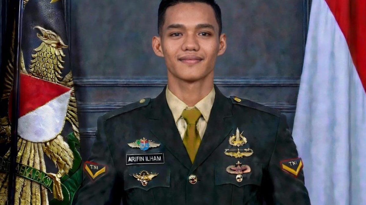 Serda Arifin Ilham saat upacara pelantikan Bintara TNI AD di Rindam I/Bukit Barisan, Pematangsiantar.