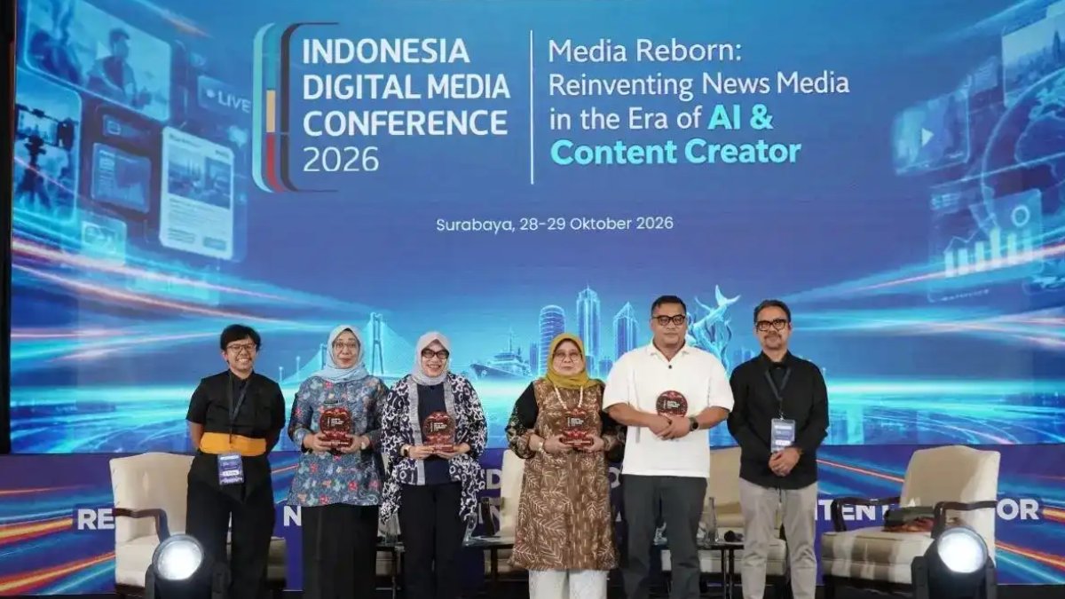 idmc-2026:-sinergi-media-dan-industri-kreatif-perkuat-umkm Pembicara dalam panel diskusi Indonesia Digital Media Conference 2026 yang membahas kolaborasi media, UMKM, dan industri krea
