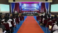 Ribuan guru menghadiri Seminar Nasional Peningkatan Mutu Pendidikan dalam rangka Hari Guru Nasional di Limapuluh Kota.