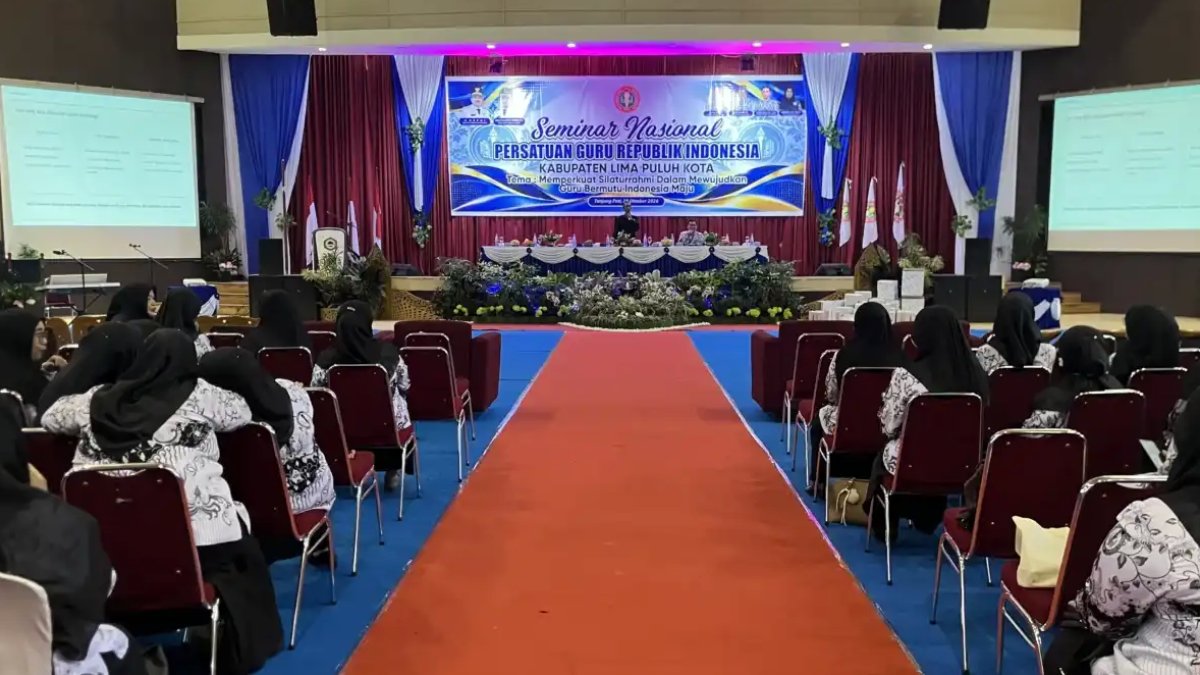 hari-guru-nasional-ke-81,-aspon-dedi:-bangun-kolaborasi-media-dan-dunia-pendidikan-untuk-mencerdaskan-publik Ribuan guru menghadiri Seminar Nasional Peningkatan Mutu Pendidikan dalam rangka Hari Guru Nasional di Limapuluh Kota.