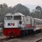 Kereta api KAI Divre II Sumatera Barat melayani penumpang di stasiun untuk mendukung konektivitas dan ekonomi daerah.