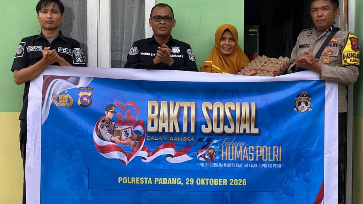 lewat-bakti-sosial-dan-donor-darah,-humas-polresta-padang-perkuat-kepercayaan-publik Personel Humas Polresta Padang sedang melaksanakan kegiatan bakti sosial dan donor darah dalam rangka HUT Humas Polri.