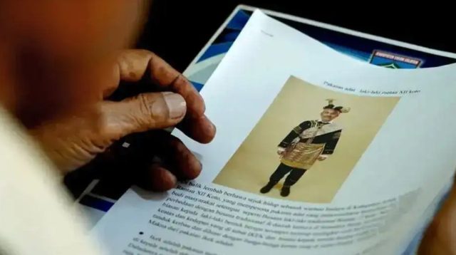 Peserta FGD penyusunan buku sejarah dan filosofi pakaian adat di Aula Disparbudpora Solok Selatan.