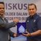 Perwakilan PT Semen Padang dan PLN Group bersinergi dalam program bundling material SEPABLOCK dan tambah daya listrik gratis.