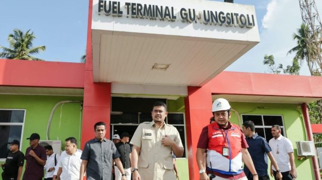 Gubernur Sumatera Utara Bobby Nasution meninjau kesiapan distribusi BBM di Fuel Terminal Gunungsitoli, Kepulauan Nias.