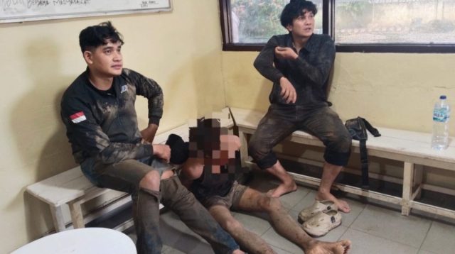Tersangka pelaku pencurian kendaraan bermotor diamankan oleh petugas kepolisian Polres Pasaman Barat.