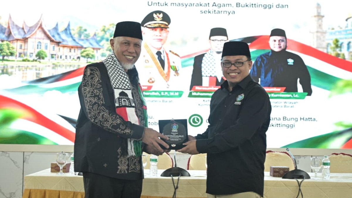 IMG-20261026-WA0023 Gubernur Sumatera Barat Mahyeldi Ansharullah berbicara dalam Seminar Kepalestinaan di Istana Bung Hatta, Bukittinggi.