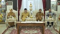 Gubernur Sumatera Barat Mahyeldi memberikan keterangan terkait perpanjangan operasional TPA Regional Solok hingga tahun 2027.