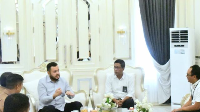 Wali Kota Padang Fadly Amran berdiskusi dengan Kepala BP3KP Sumatera III mengenai program bantuan hunian layak dan relokasi w