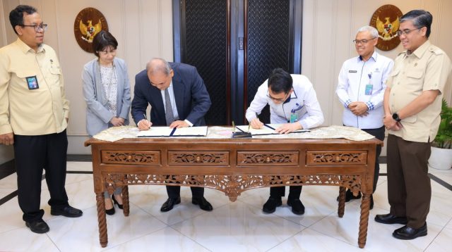 Menaker Yassierli menerima kunjungan Executive Chairman IM Japan untuk membahas peningkatan kompetensi program pemagangan.