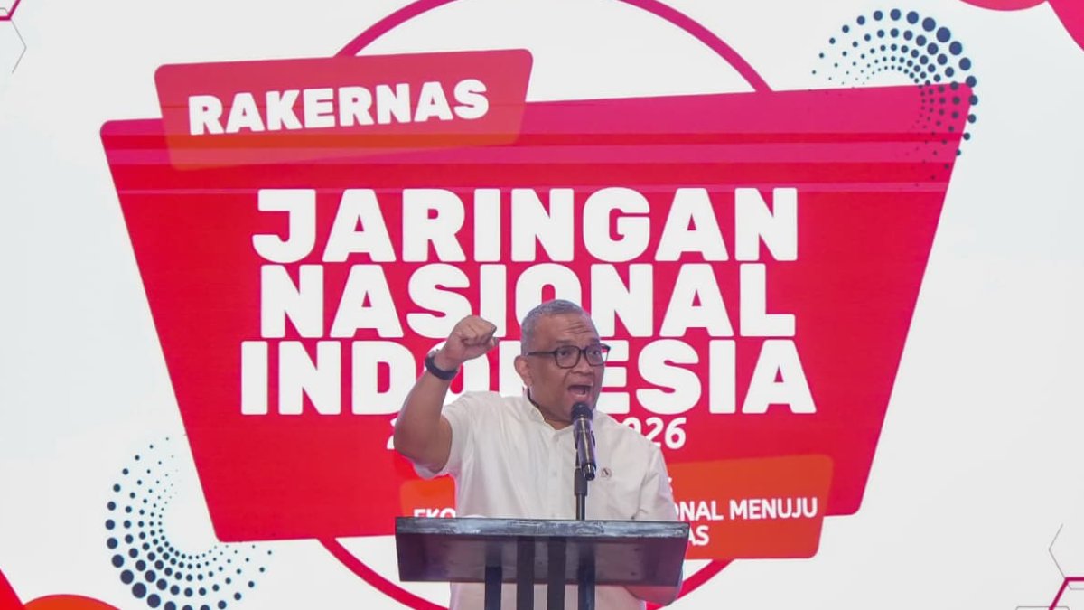 Wamenaker Afriansyah Noor menghadiri Rakernas JARNAS.INDO untuk mengajak masyarakat mengawal pembangunan ketenagakerjaan.